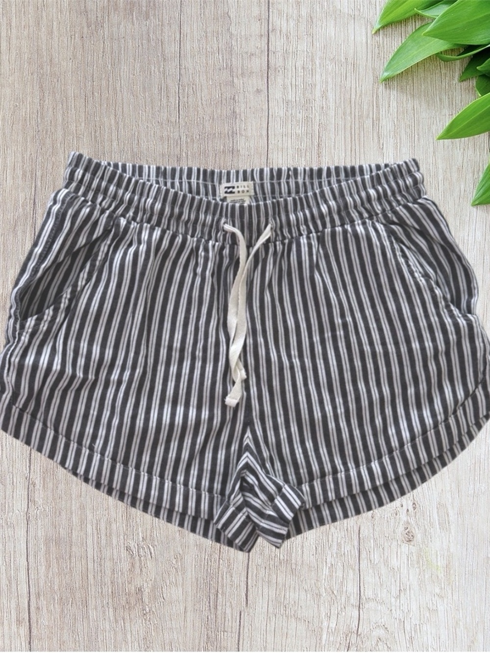 Billabong Women’s Striped Comfy Summer Beach Shorts in White & Gray, Small